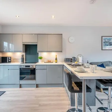 Madeline's View -a Smart And Modern 1 Bed With The Bonus Of A Parking Space On Large Private Driveway Area Nyaraló *