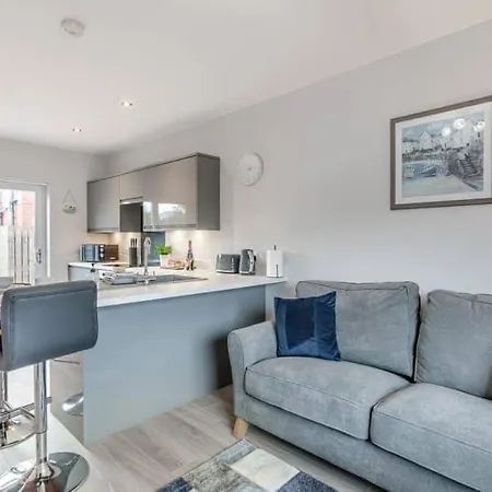 Madeline's View -a Smart And Modern 1 Bed With The Bonus Of A Large Driveway Parking Area * Whitby