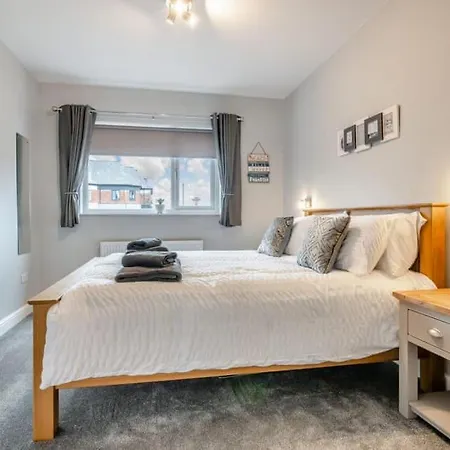 Madeline's View -a Smart And Modern 1 Bed With The Bonus Of A Large Driveway Parking Area Holiday home
