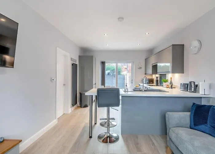 Madeline's View -a Smart And Modern 1 Bed With The Bonus Of A Large Driveway Parking Area