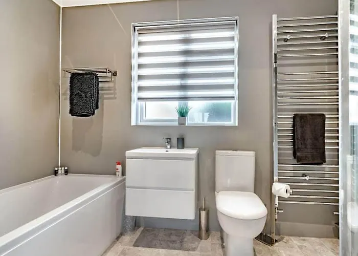 Madeline's View -a Smart And Modern 1 Bed With The Bonus Of A Large Driveway Parking Area Holiday home *