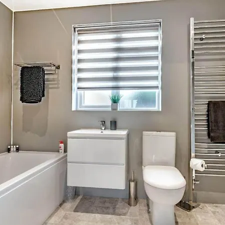 Madeline's View -a Smart And Modern 1 Bed With The Bonus Of A Large Driveway Parking Area Holiday home *